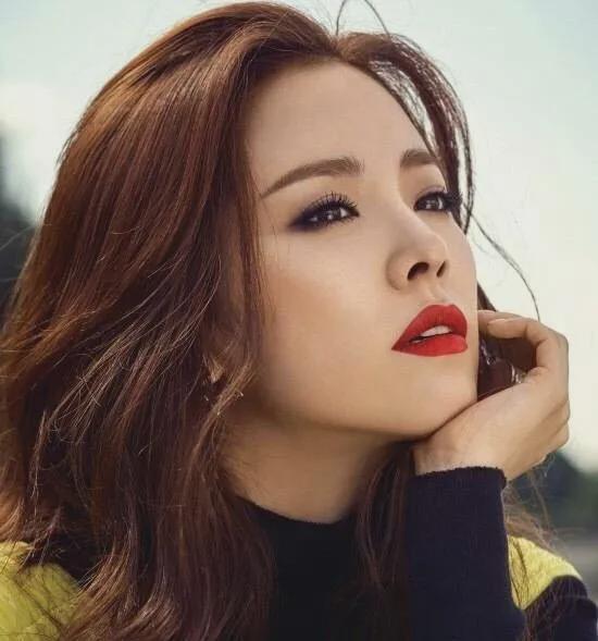 韩国十大明星，励志力量与变化之美的璀璨光芒